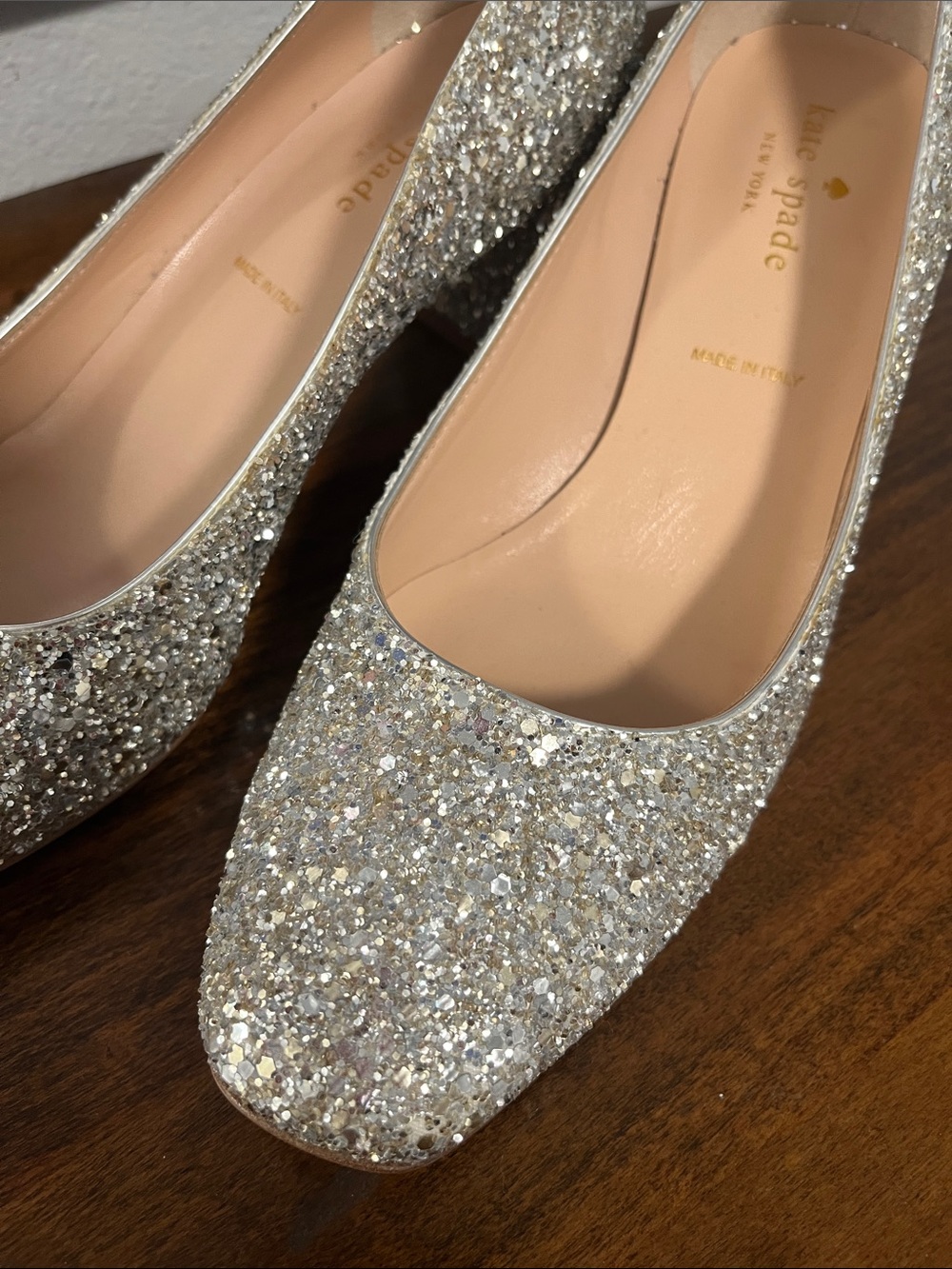 kate spade silver glitter mid-heel pumps Size 7 - Picture 4 of 4